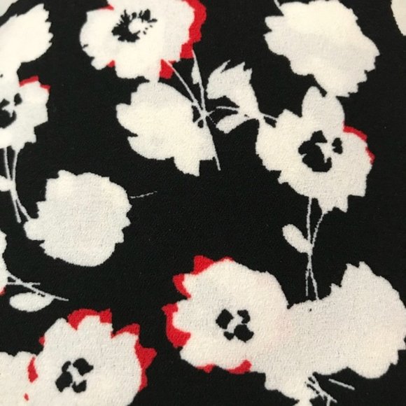 ELOQUII Floral Scalloped V-Neck Camisole Size 24W - Picture 3 of 4